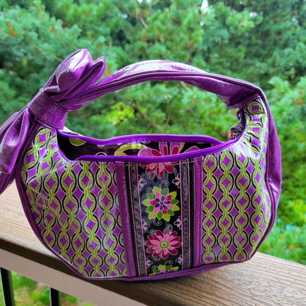 Vera Bradley Frill pouch with bow!